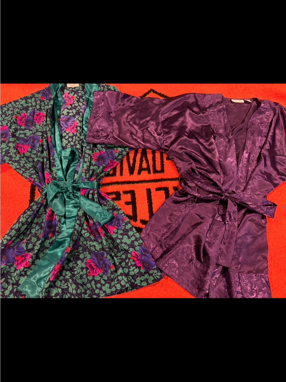 VINTAGE GOLD LABEL VS ROBE BUNDLE